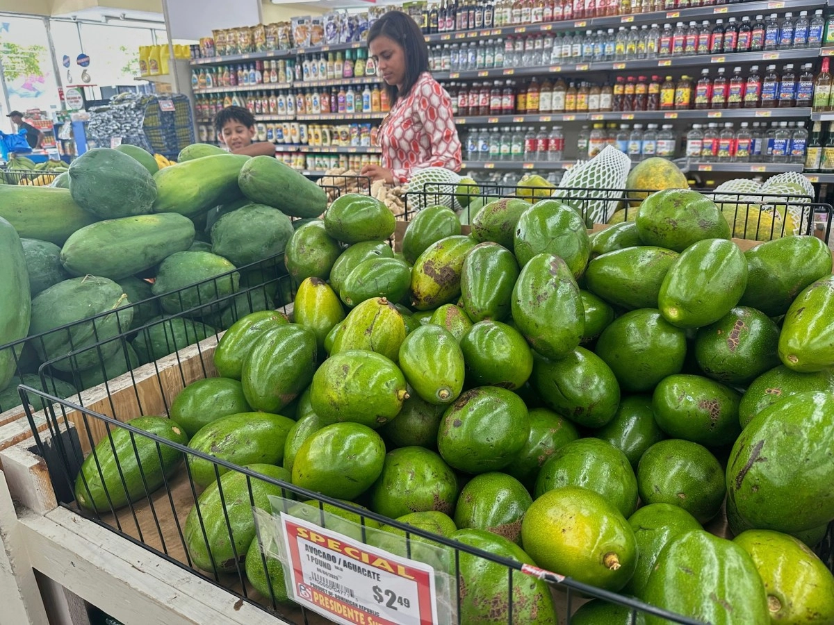 Former Undersecretary warns of more economic effects due to Trump039s tariffs ldquoPeople are going to go hungrya