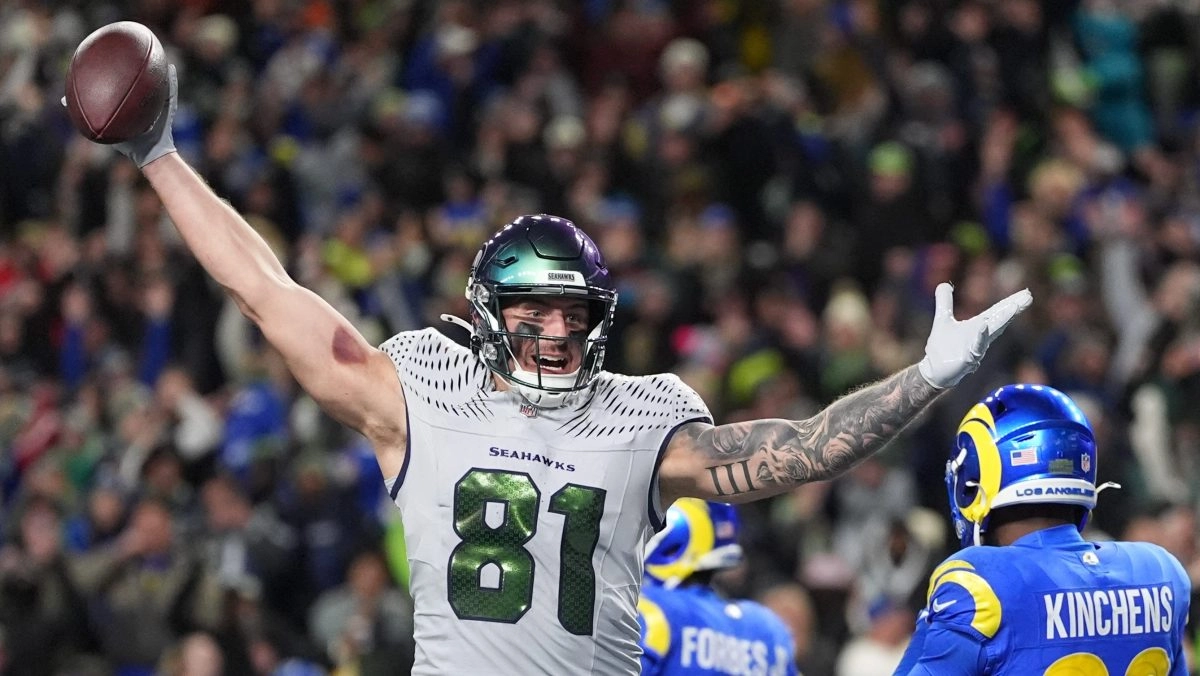 Seahawks come back against Rams in the NFL game of the year