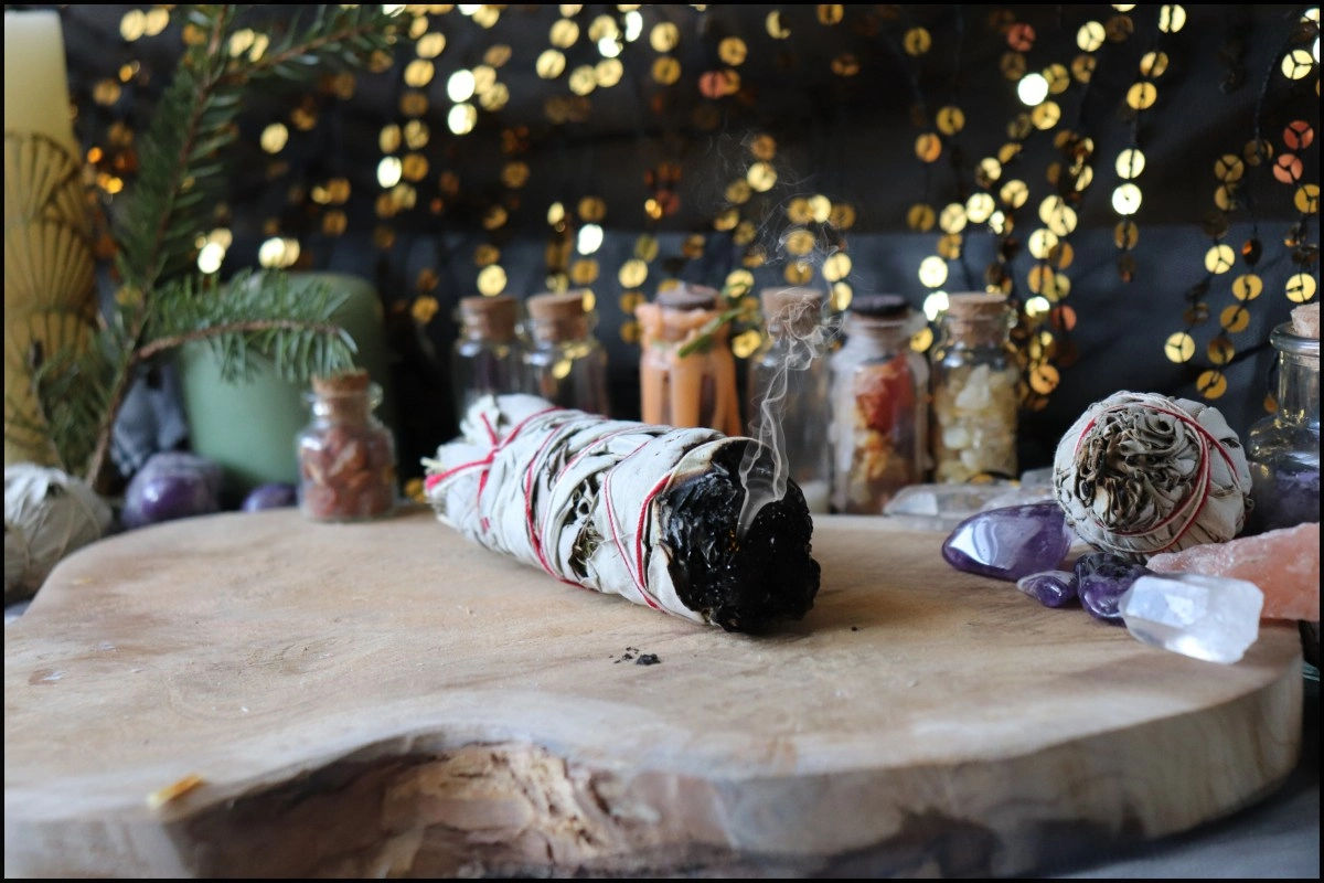 Energy cleansing rituals for the end of the year start 2026 with abundance