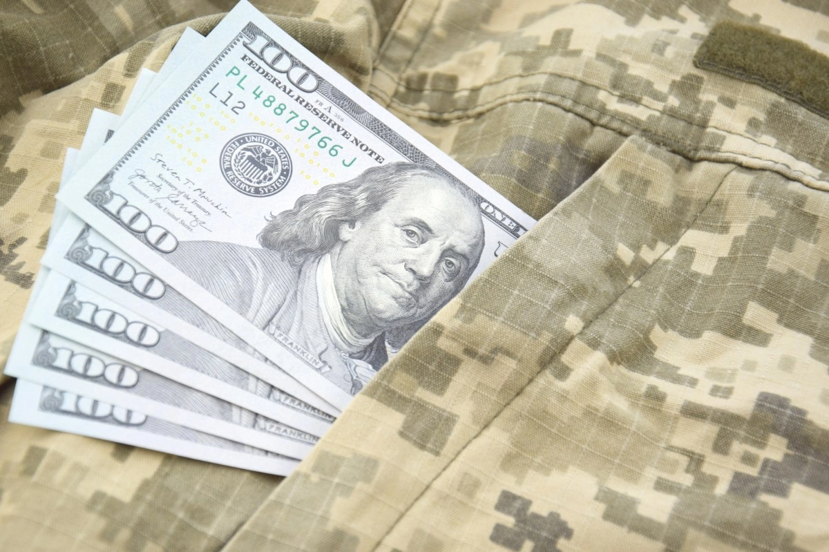 Trump announces the 039warrior dividend039 a onetime bonus of 1776 for military personnel