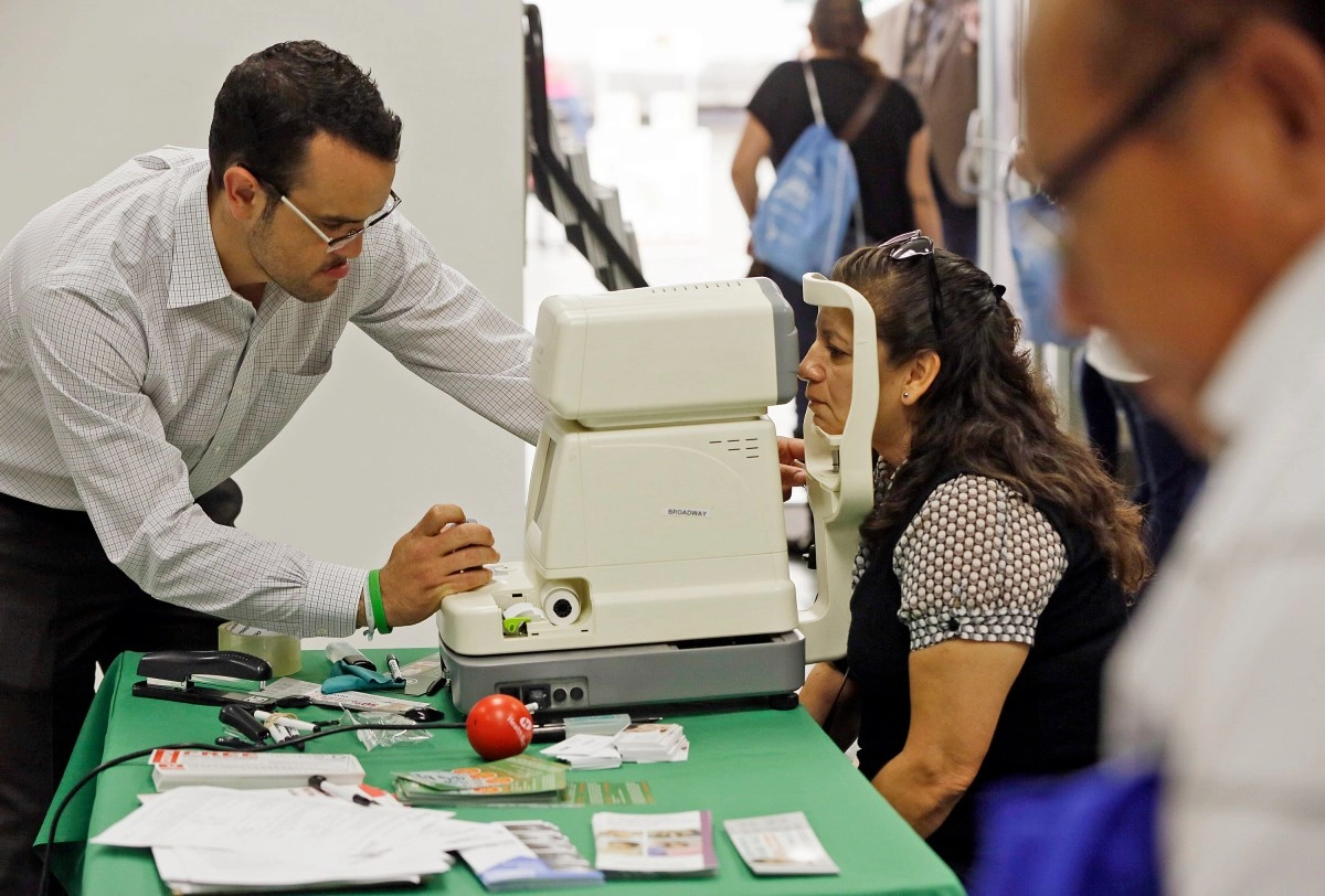 Immigrants Urged to Enroll in MediCal Before December 31