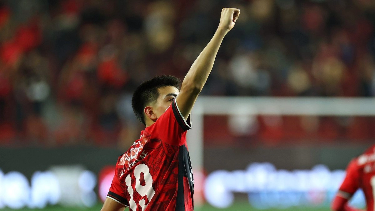 How was Gilberto Mora discovered at Xolos de Tijuana