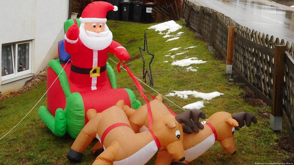 Will Santa Claus and a White Christmas survive climate change