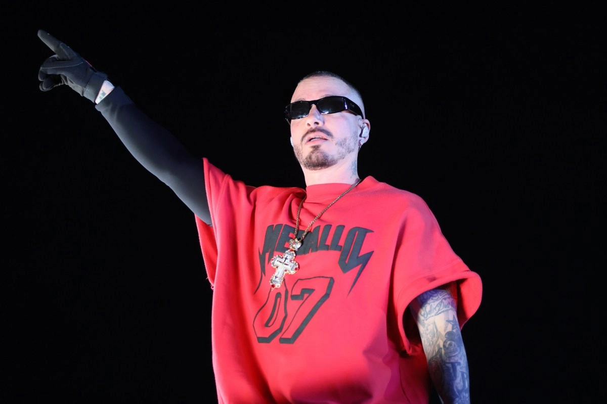 J Balvin opened up about his relationship with Bad Bunny ldquoI039m happy with what039s happening with Benito