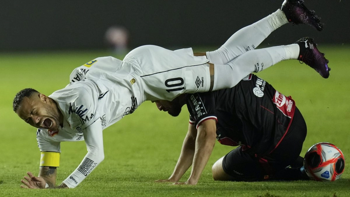 Neymar undergoes successful knee surgery and has his sights set on the 2026 World Cup