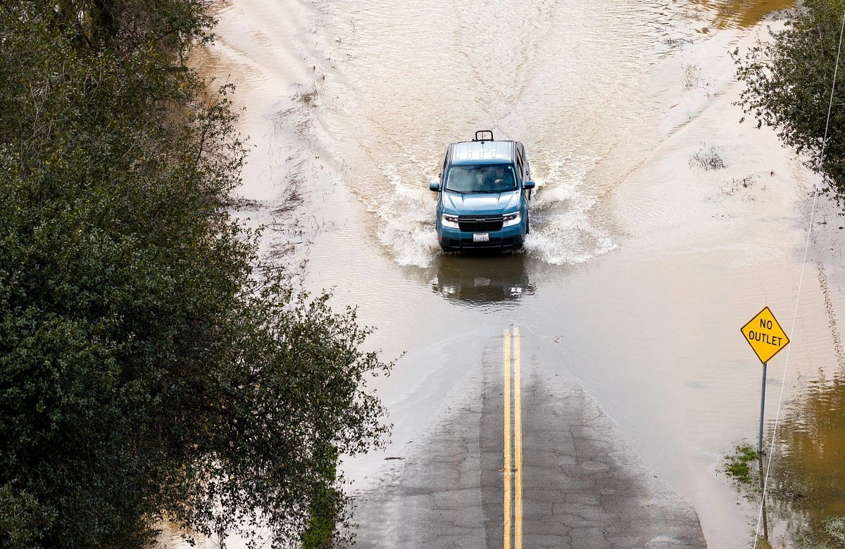 Evacuation warnings in effect in Los Angeles due to winter storm