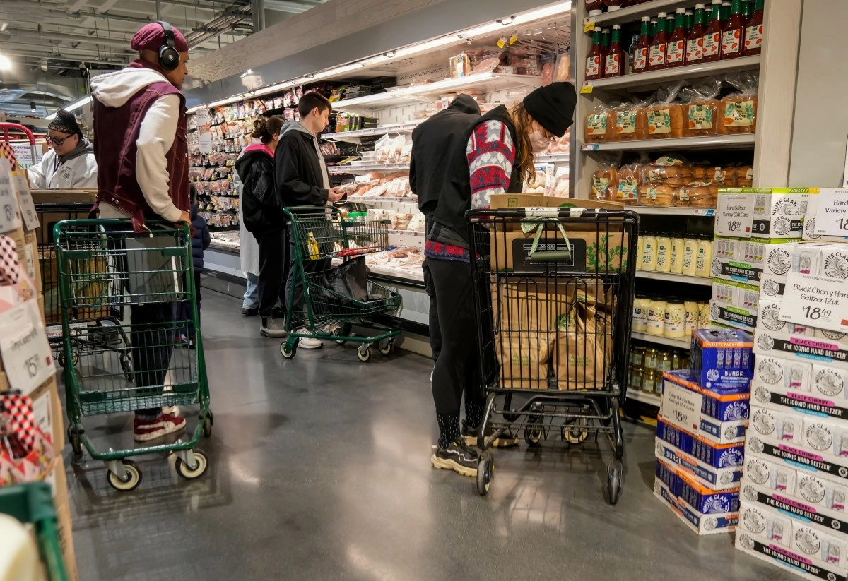 US consumer confidence continues to fall according to new analysis