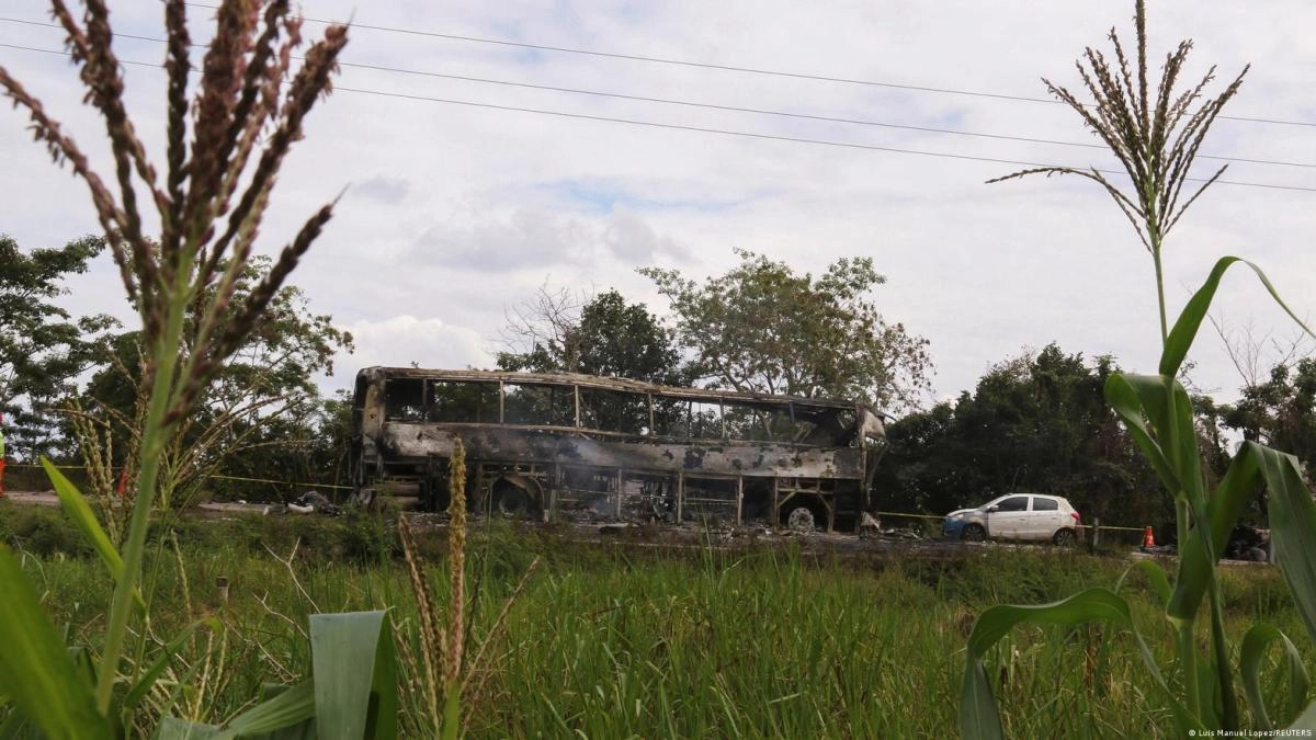 Eight dead and 19 injured in bus accident in Mexico