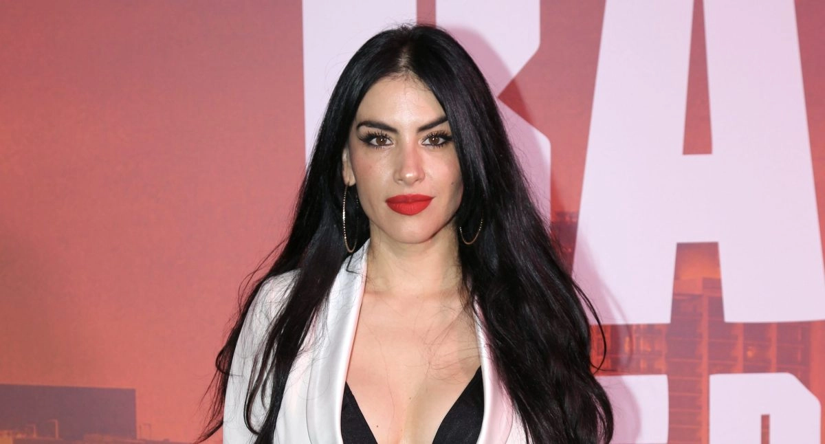 Jessica Cediel defends herself after taking photos at her father039s funeral