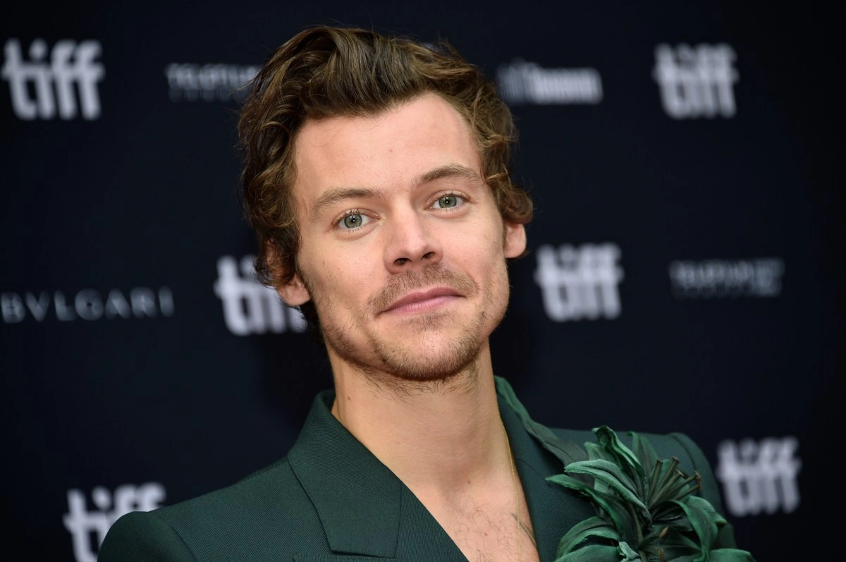Harry Styles shocks the internet with the release of the video 039Forever Forever039
