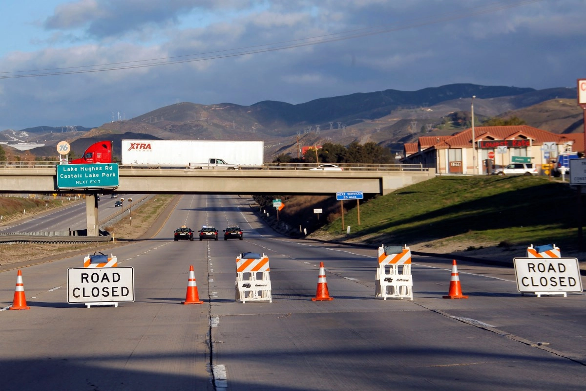 Gas leak causes closure of Freeway 5 in Los Angeles