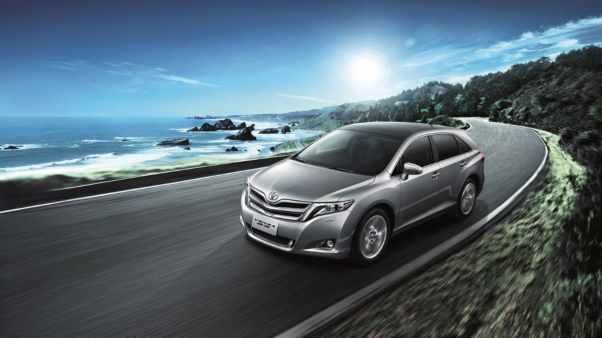 Toyota Venza Hybrid Efficiency with a Premium Focus