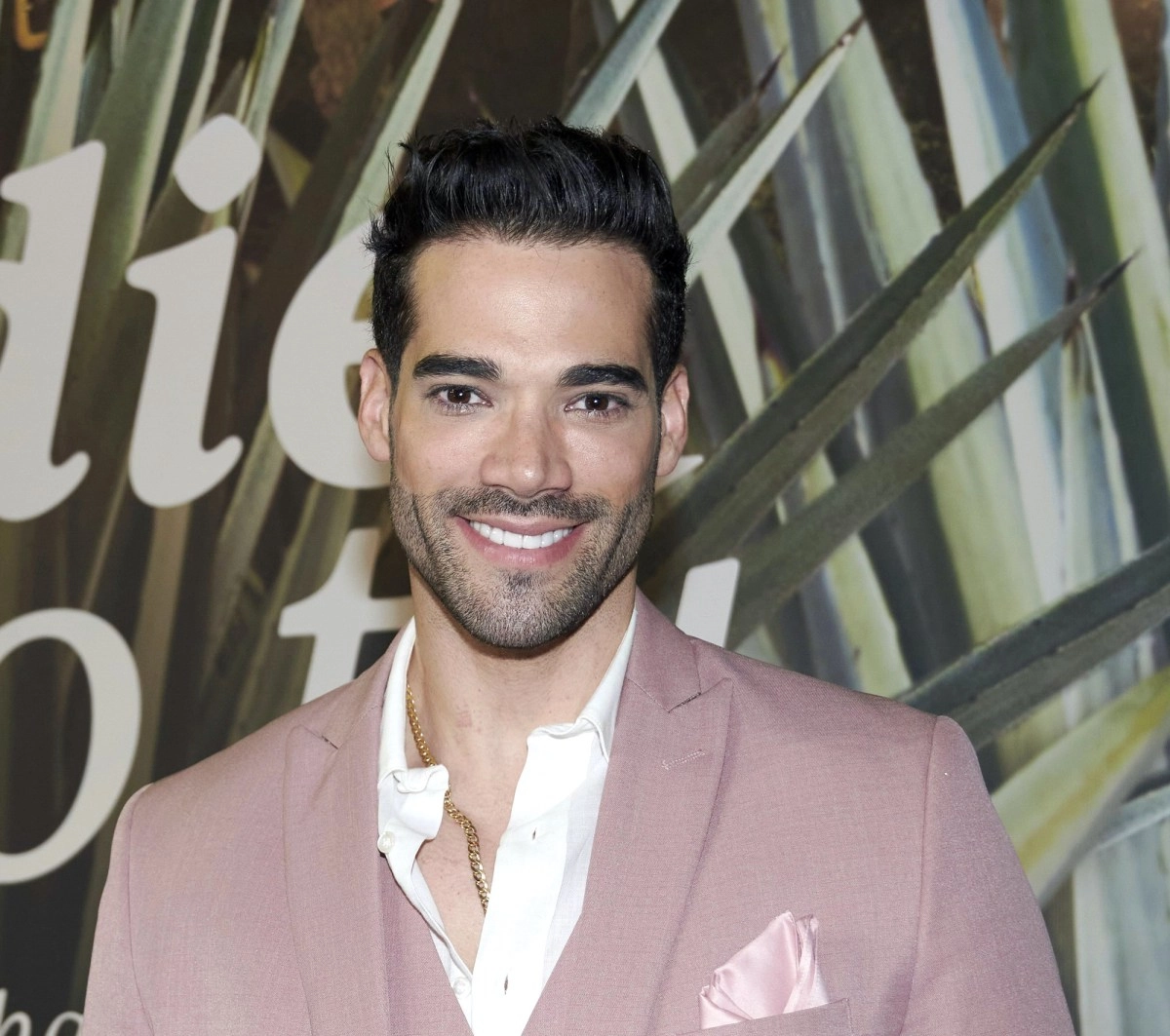 Guty Carrera confirms his Instagram account was hacked