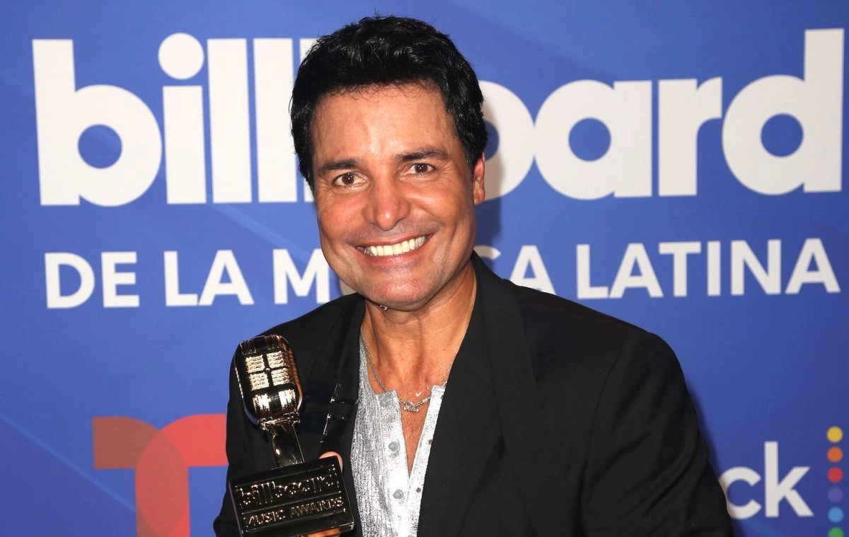 Video Chayanne visits a fan with cancer in the hospital who couldn039t attend his concert