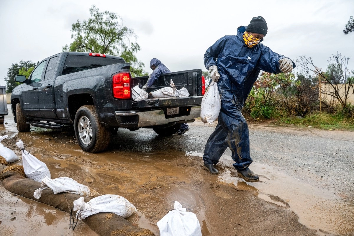 The rains stop but the danger persists in Los Angeles