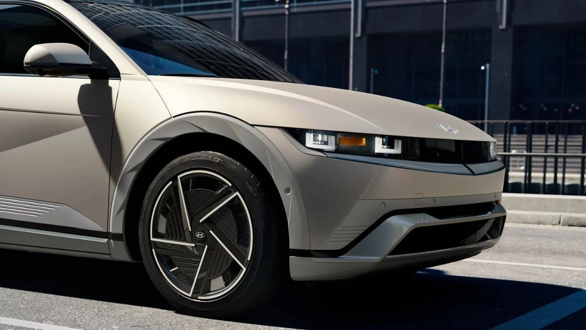 Guide How to clean piano black without damaging your car