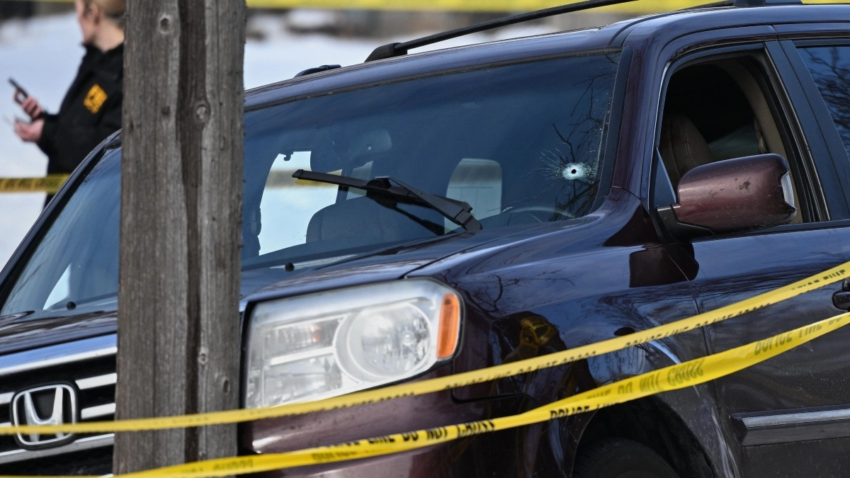 A doctor tried to help a woman shot by ICE but agents prevented him from treating her