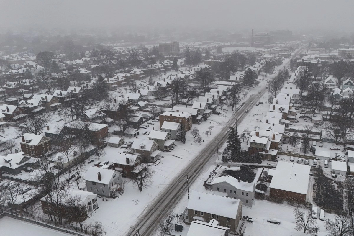 Weak storms bring scattered rain and snow to the northeastern US