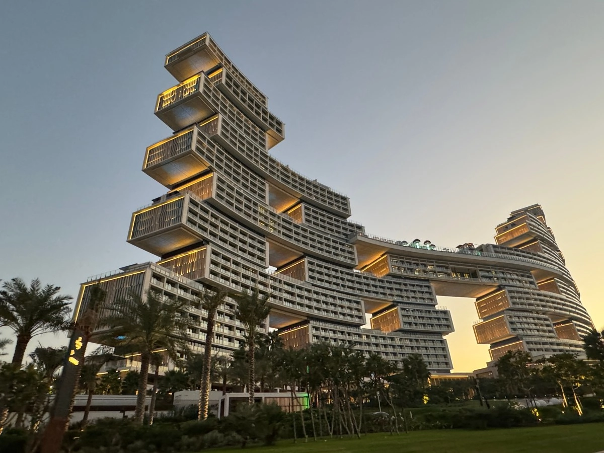 This is the most expensive hotel in the world 100000 a night Video