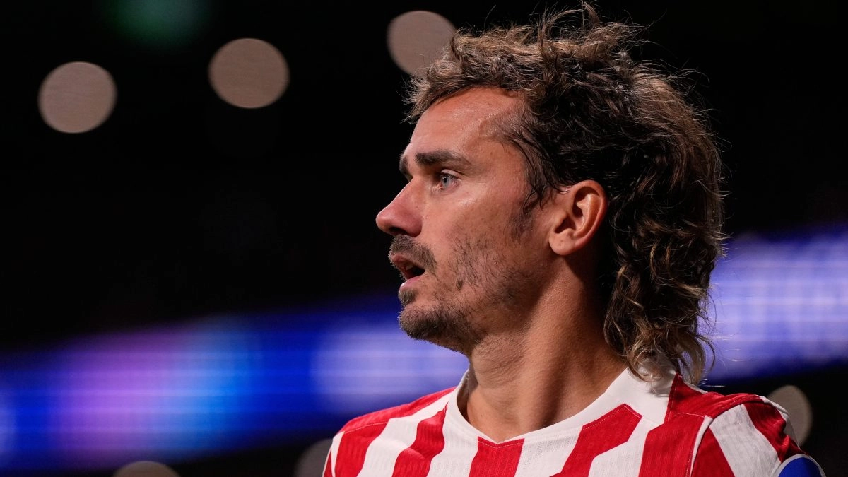A stunning goal from Antoine Griezmann puts Atletico de Madrid into the Copa del Rey quarterfinals