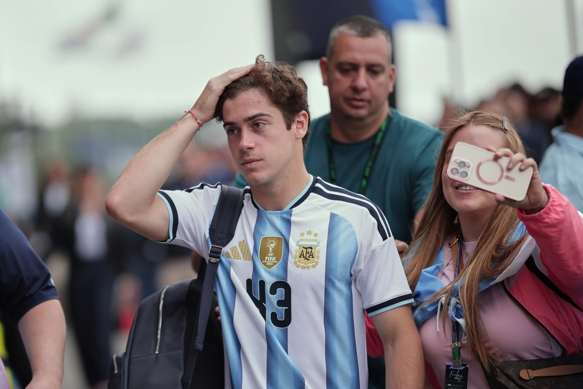 Colapinto surprised everyone with a 2026 photo alongside Checo Perez quotHow old I amquot