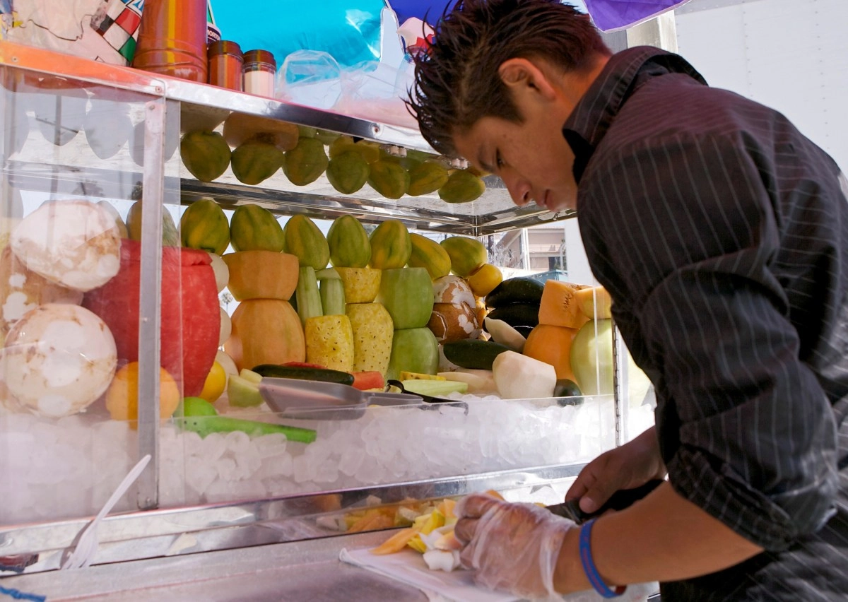 Los Angeles invests in carts for its street vendors