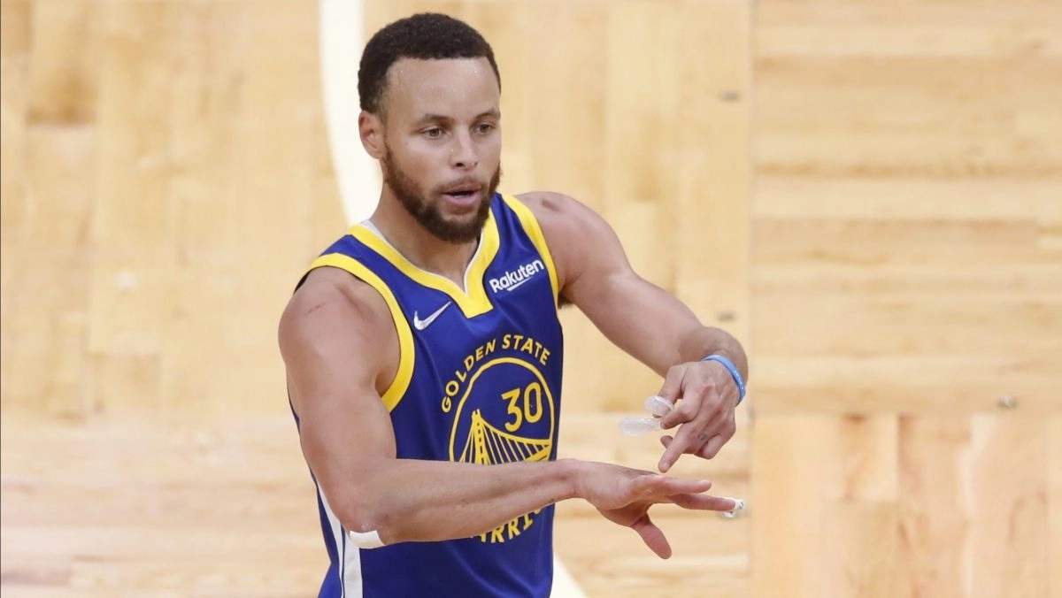 Stephen Curryrsquos NBA Finals jersey sold for 245 million
