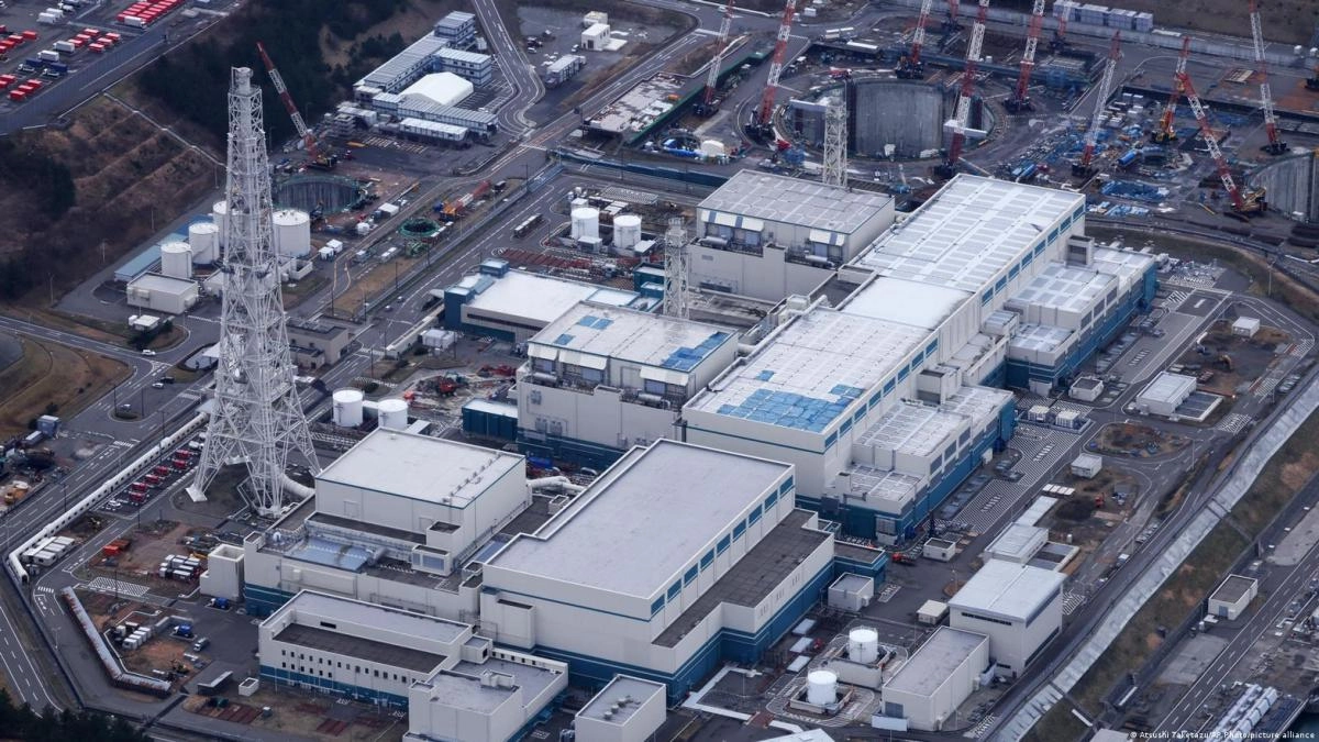 Japan reactivates the world039s largest nuclear power plant