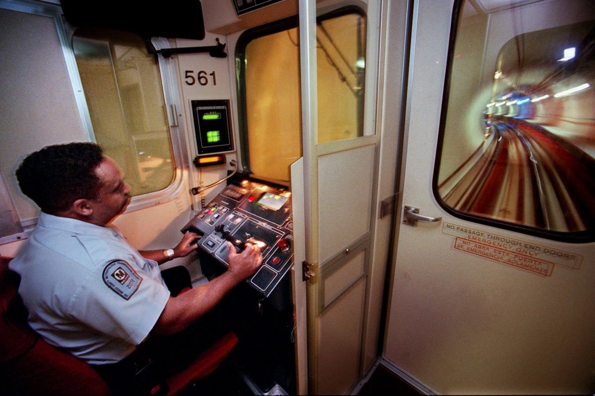 Metro Los Angeles approves San Fernando Valley to Westside train project