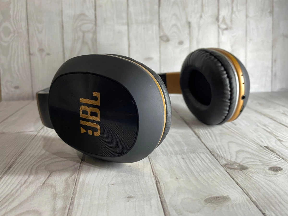 Security flaw discovered in Bluetooth headphones that allows hackers to hijack your device