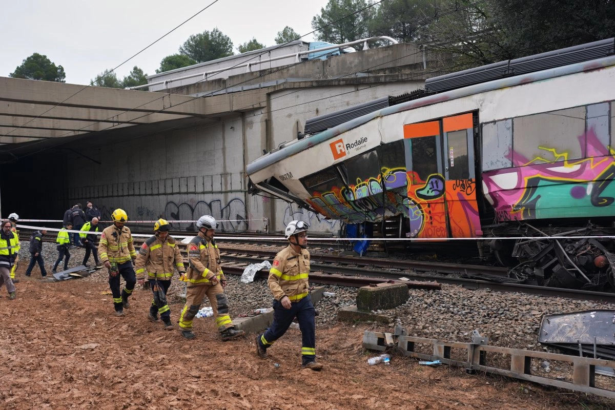 New train accident in Spain: train hits crane in Murcia, four injured