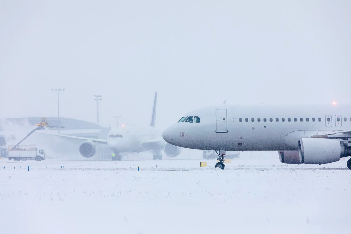 Airlines offer free flight changes due to winter storm alert
