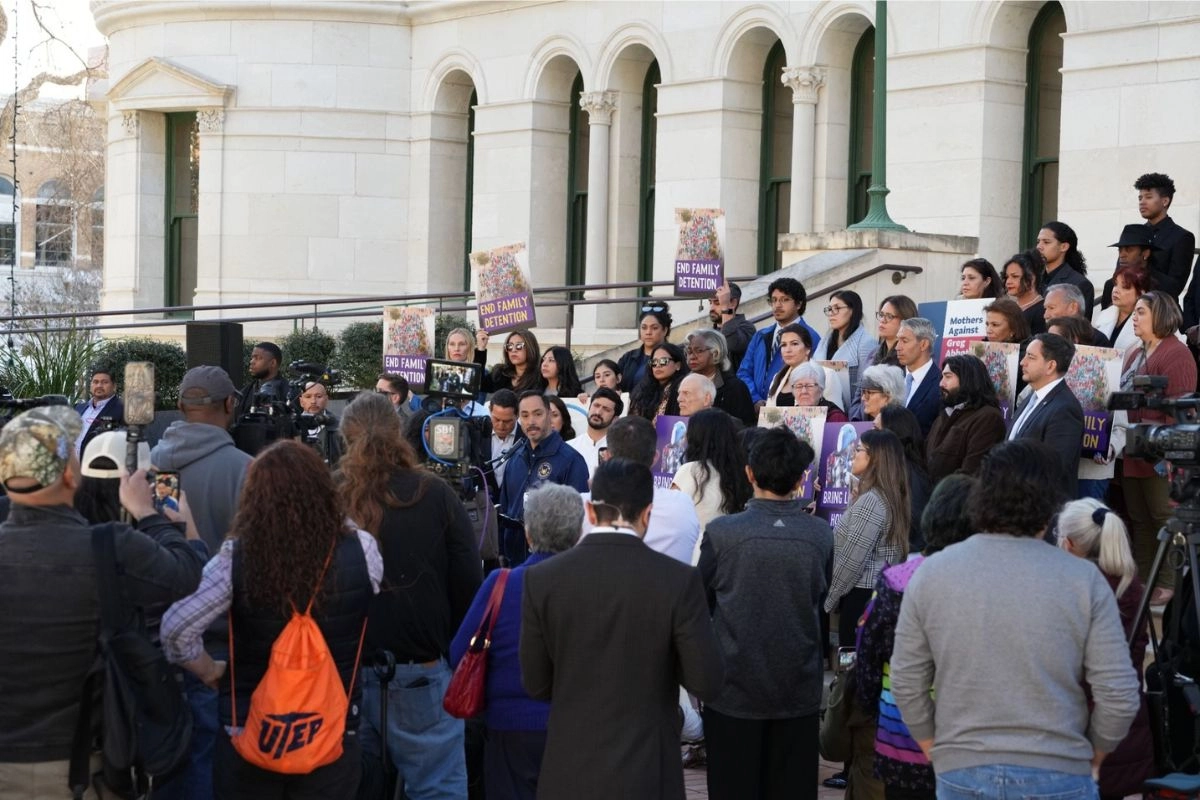 Leaders and members of Congress demand the release of Liam Conejo a 5yearold boy detained by ICE