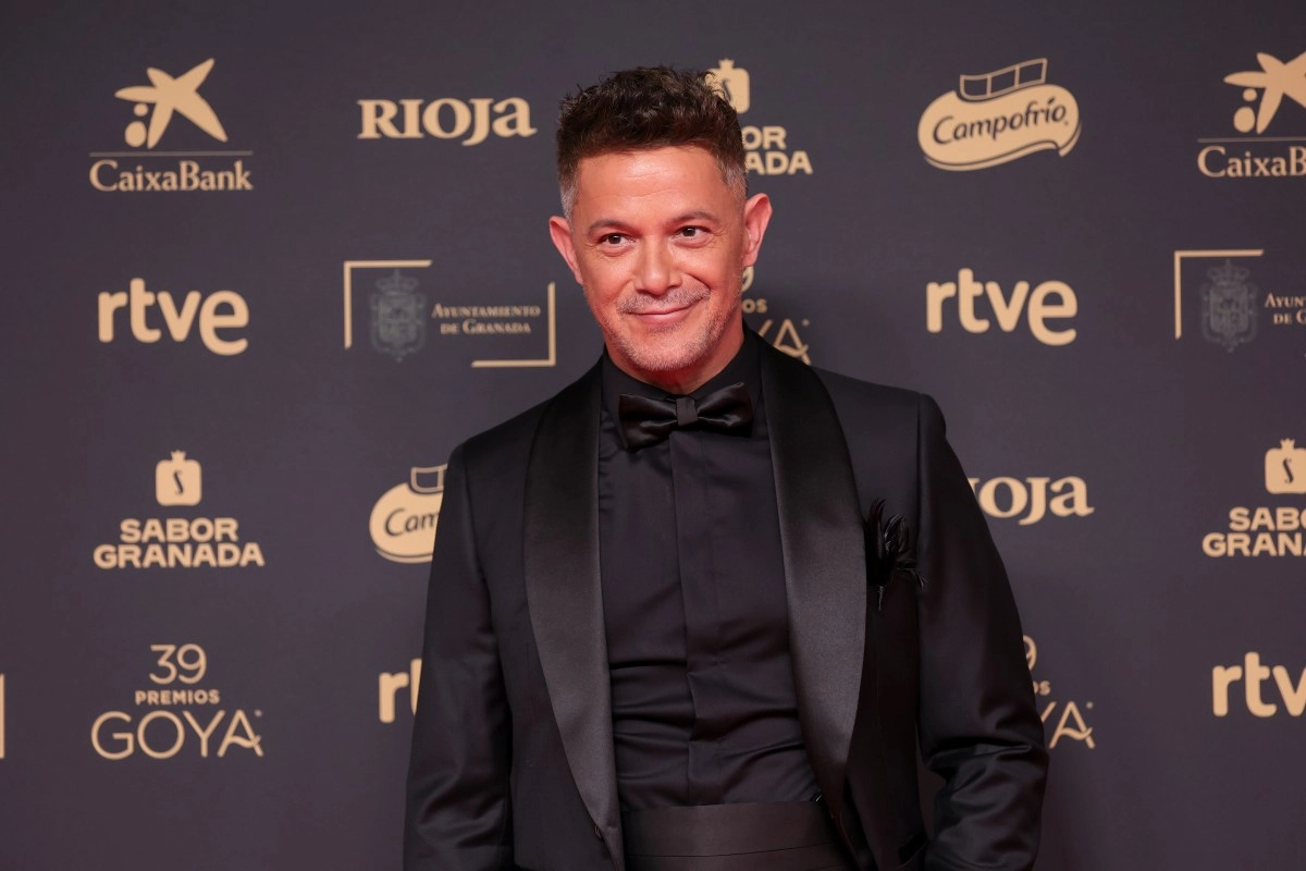 Alejandro Sanz on the abuse accusations against Julio Iglesias ldquoI find it hard to believerdquo