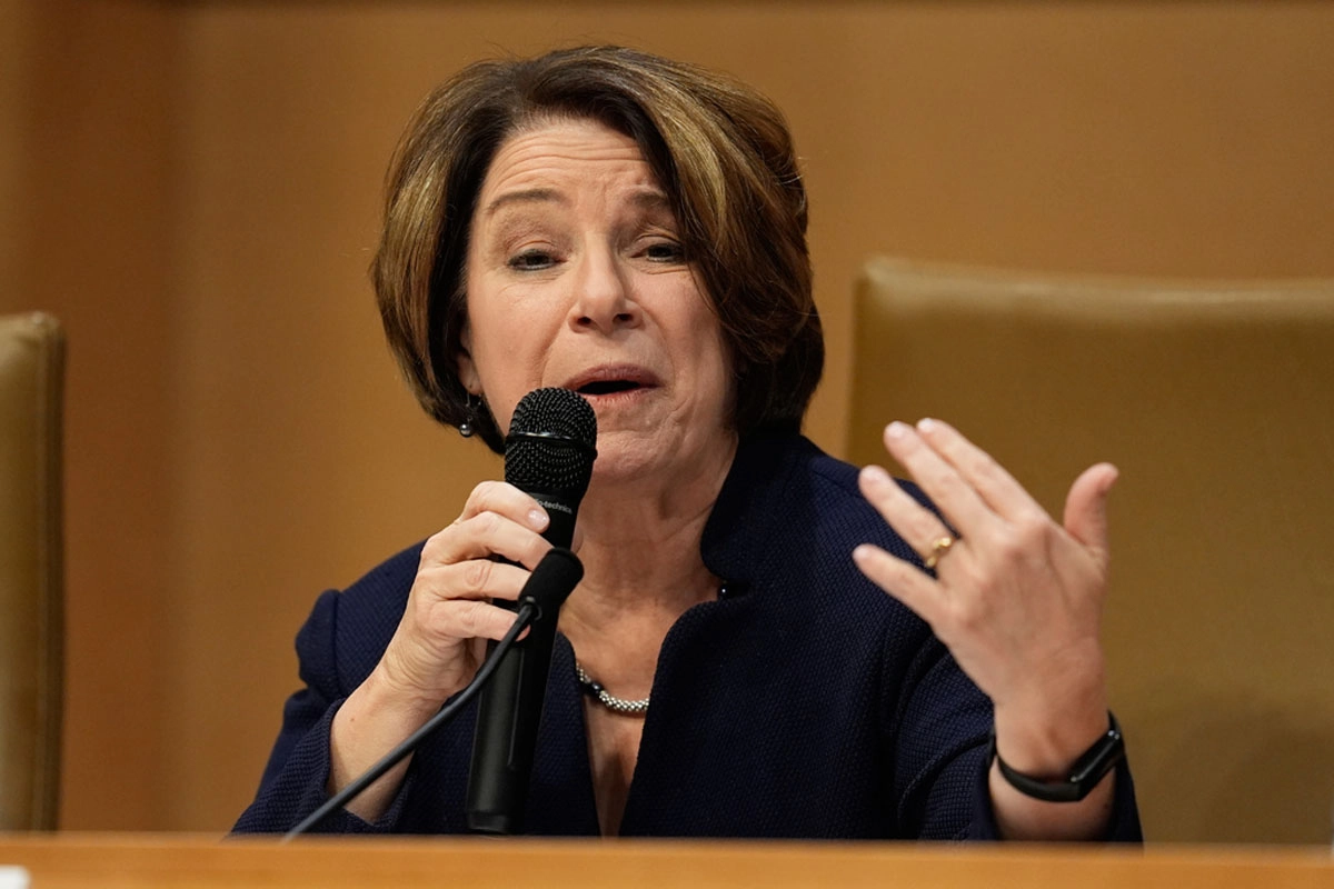 Senator Amy Klobuchar runs for governor of Minnesota committed to removing ICE from the state