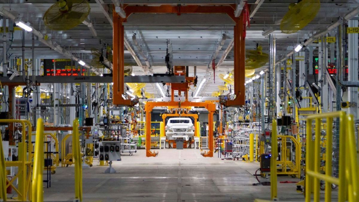 GM plummets in profits and rethinks its global strategy