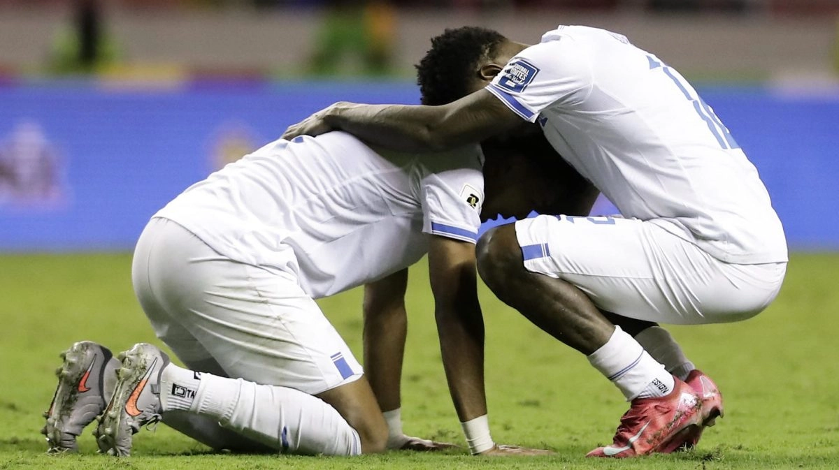 Reinaldo Rueda cannot hold back his tears after Honduras039 elimination from the World Cup