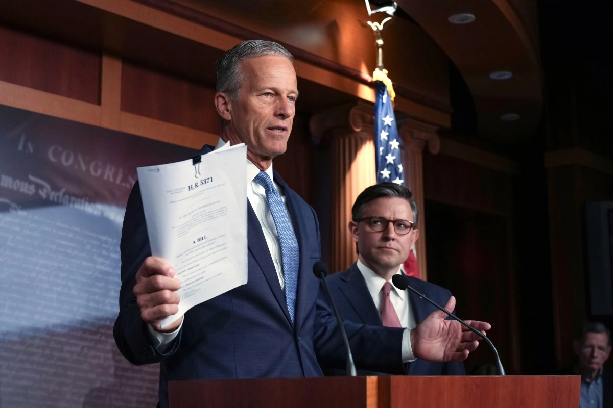 Senate approves bill to reopen the government with the support of eight Democrats