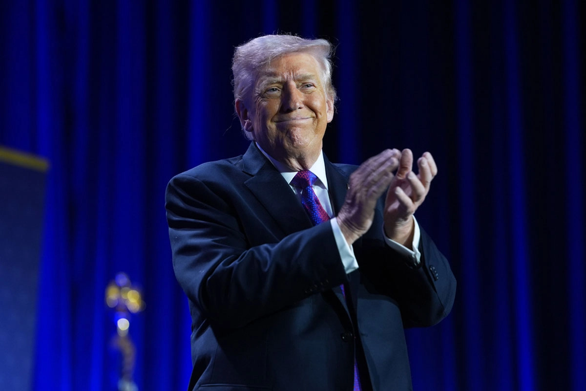 Trump mocks the Obamas by publishing a racist video where he exhibits them as if they were monkeys
