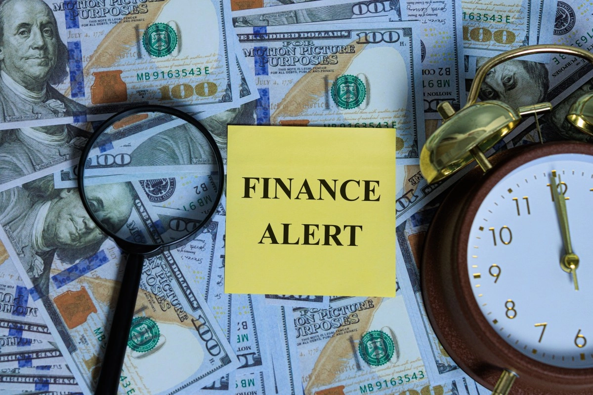 Financial warning signs that many Latino families are ignoring