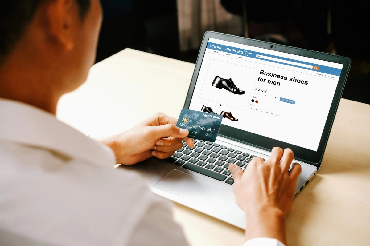 Using credit cards common mistakes Latinos make in the US