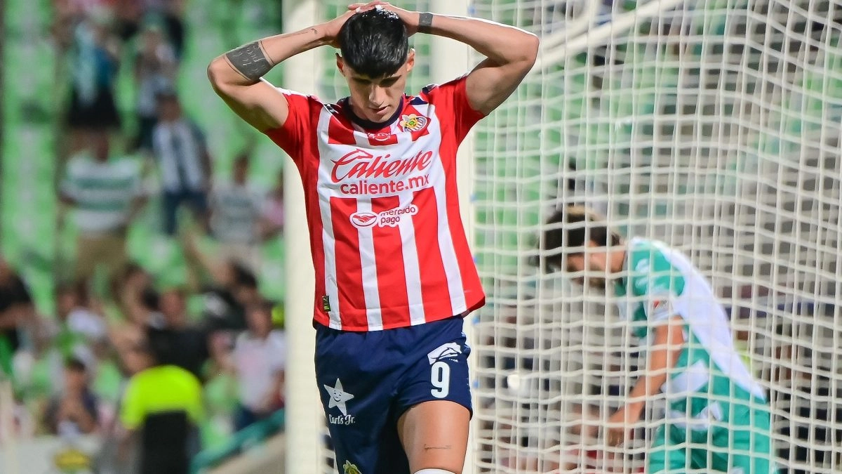 Problems within Chivas The 039night039 affects the position of a forward in the Sacred Flock