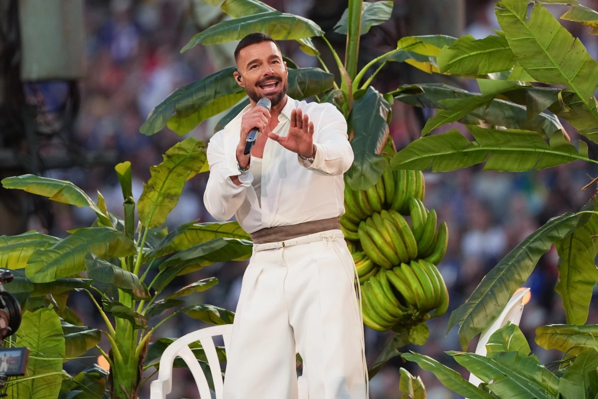 Ricky Martin showed how he experienced the behindthescenes of Bad Bunny039s show at the Super Bowl