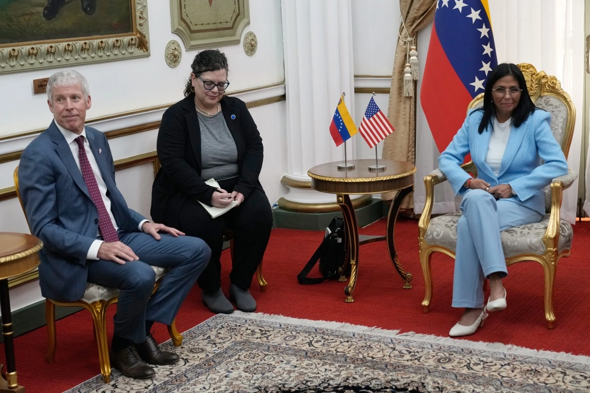 Secretary of Energy promotes ldquohistoricrdquo agreement with Delcy Rodriguez in Caracas