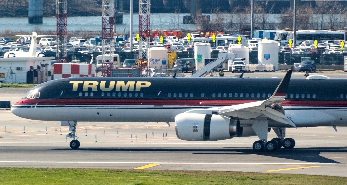 The Air Force VIP fleet will be repainted in Trump039s favorite colors CBS