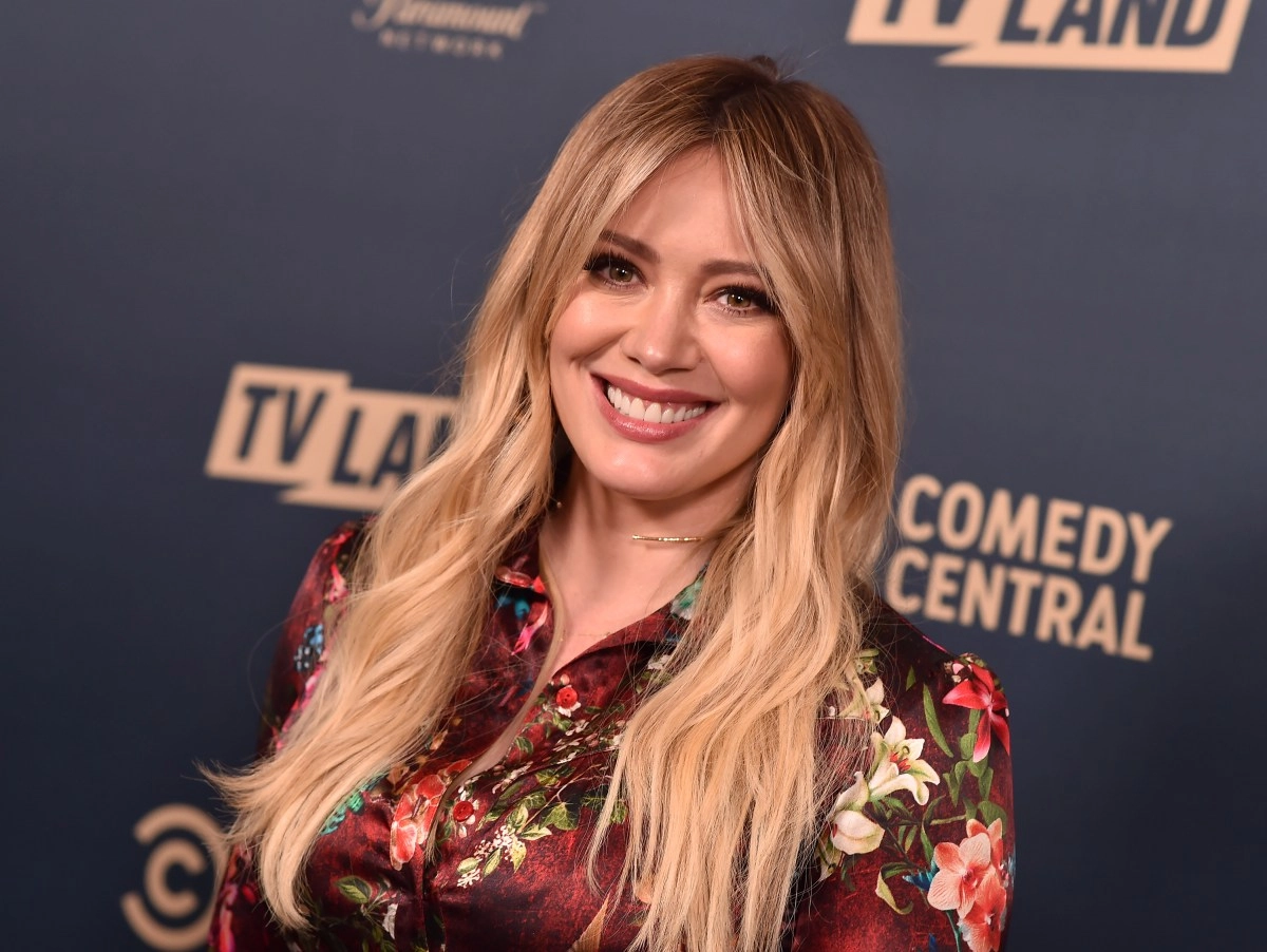 Hilary Duff takes to the streets of Los Angeles in the latest edition of Glamour magazine