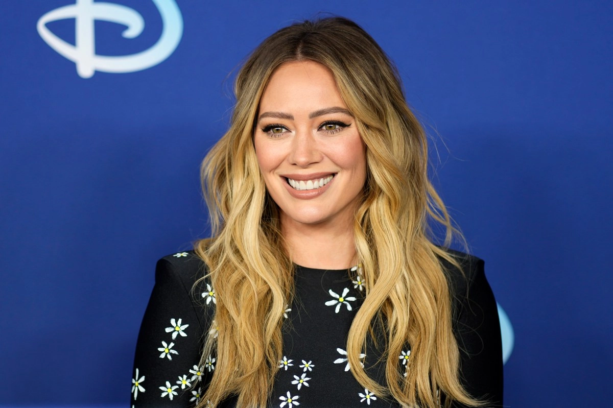 Hilary Duff reacts to the 039toxic moms group039 drama involving Ashley Tisdale
