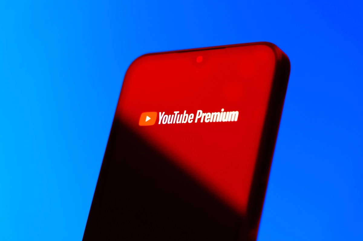 YouTube Premium Lite adds background playback and downloads