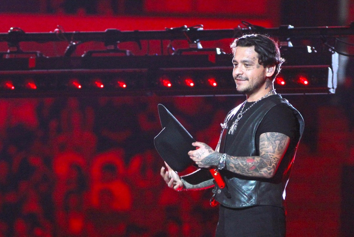 Christian Nodal gives a preview of 039Incompatibles039 and awakens intrigue among his followers