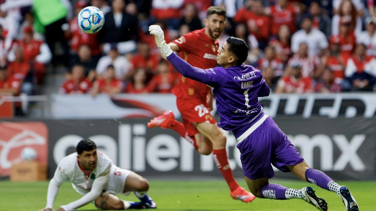 Toluca hands Chivas their second consecutive defeat 20 and snatches the overall lead